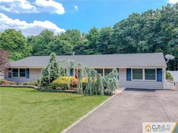 29 Stockton Rd S, Kendall Park, NJ 08824