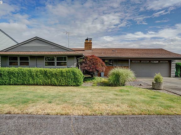 2nd image of 13831 NE Fremont Ct