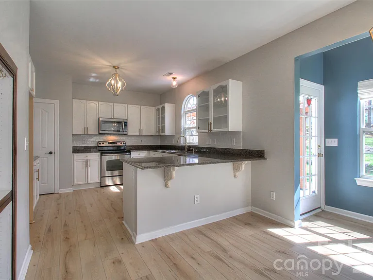 8414 Bampton Dr — Photo 9