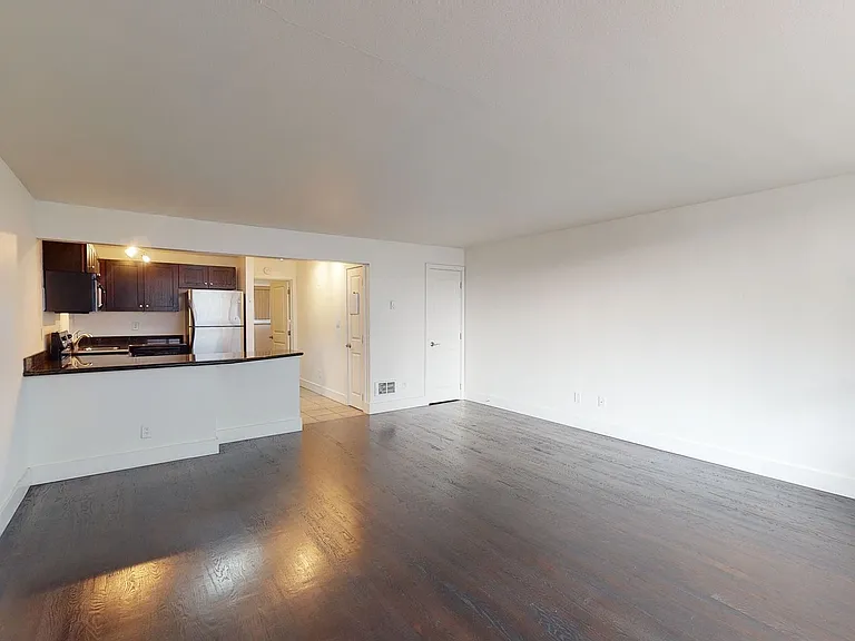 401 Harvard Ave E — Photo 9
