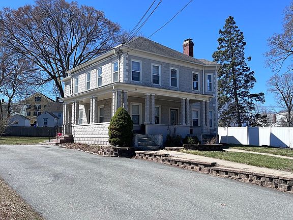 2nd image of 29-31 Middlesex St #1
