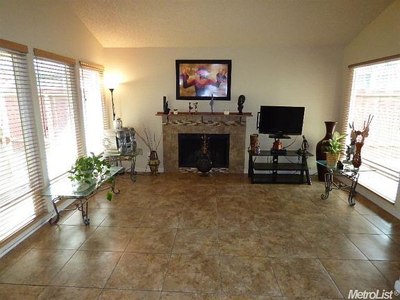 3rd image of 7590 Waterwillow Dr