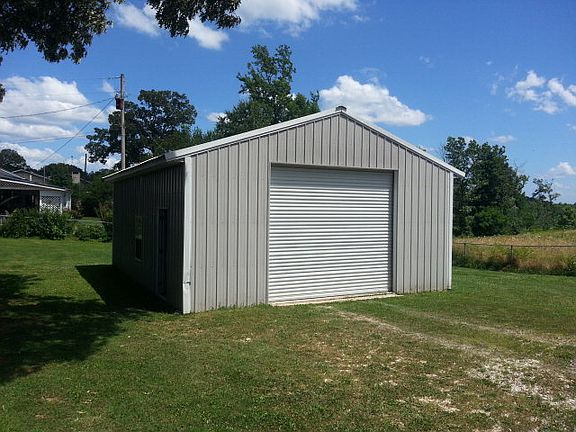 4th image of 802 Memorial Dr