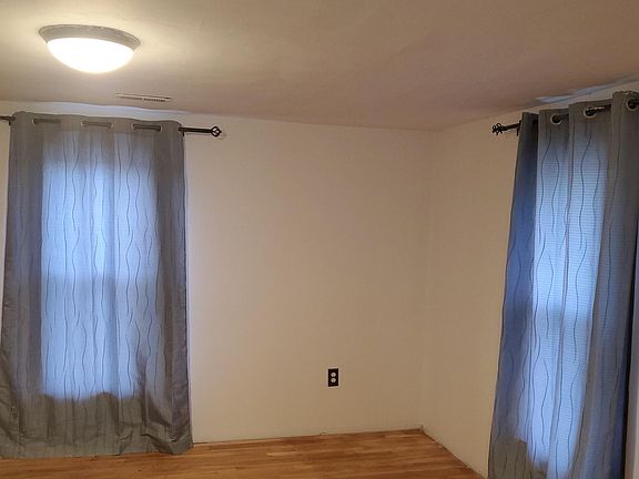 5th image of 385 Woods Ave #1