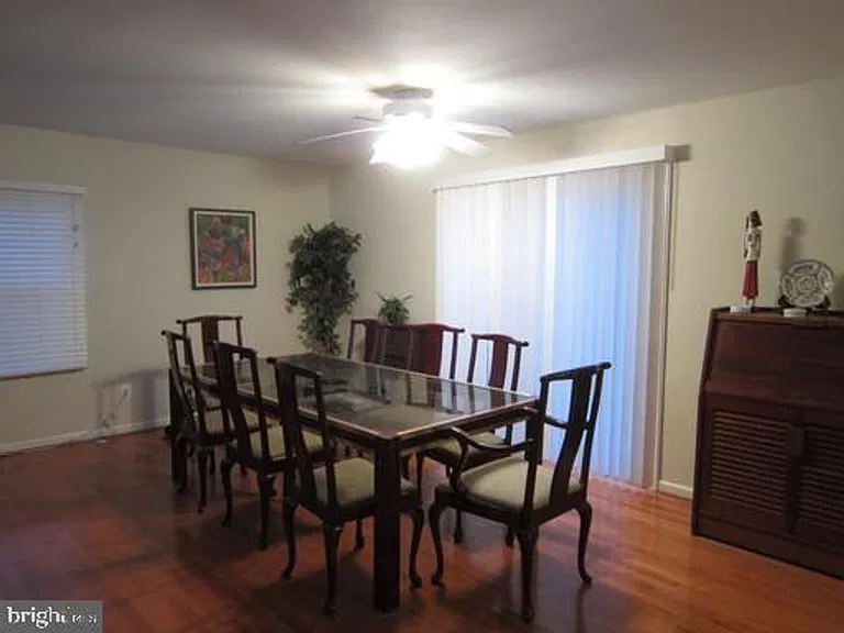 2131 Pimmit Dr — Photo 3