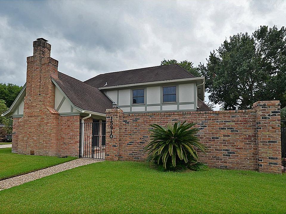 1st image of 15910 Heatherdale Dr