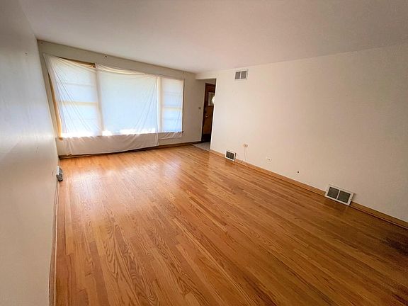 3rd image of 7842 S Luna Ave