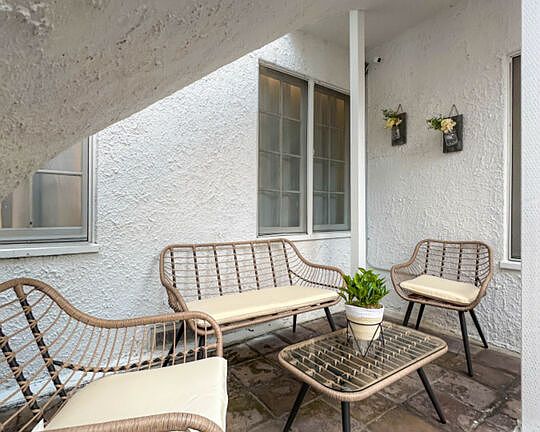 2nd image of 239 S Doheny Dr #239