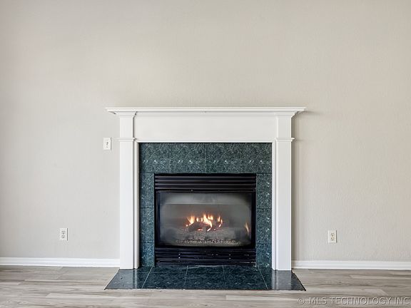 5th image of 3005 E 90th Pl