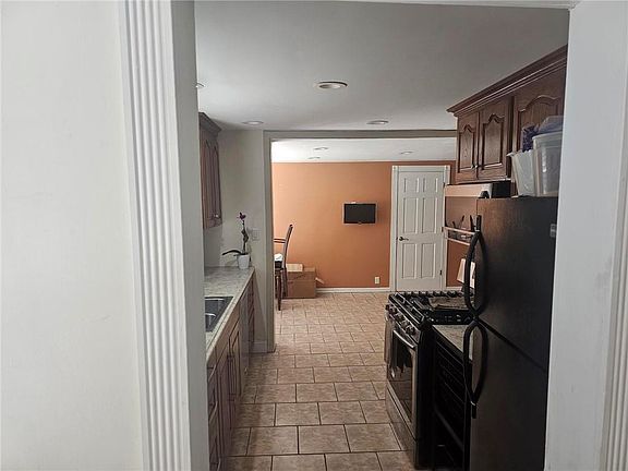 5th image of 2619 N 47th Ter