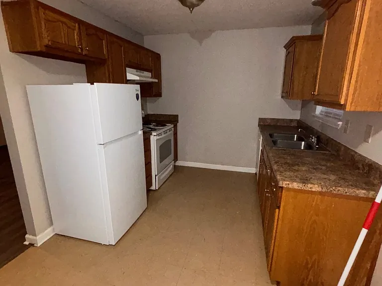 106 Hines Blvd #D — Photo 5