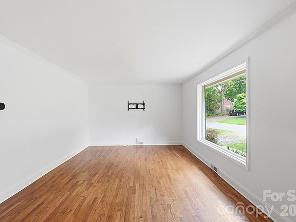 2nd image of 5108 White Oak Rd