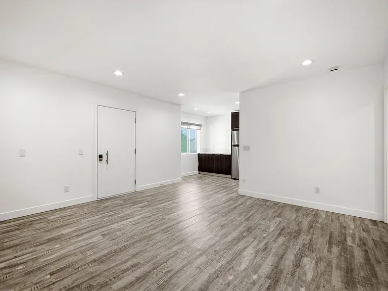 2561 W Avenue 30 — Photo 30
