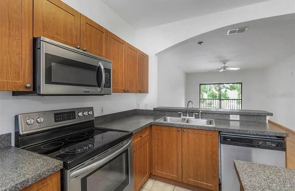 2 bed, 2.0 bath, 1170 sqft, $2,100 — Photo 3