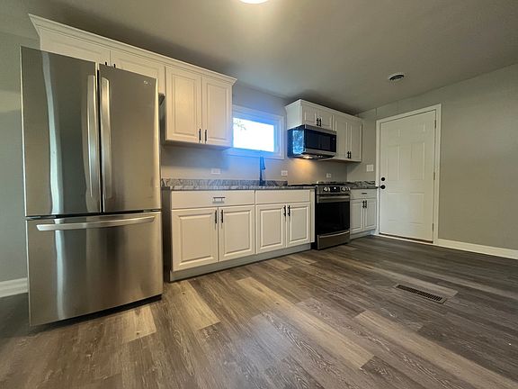 4th image of 407 1/2 Iowa Ave