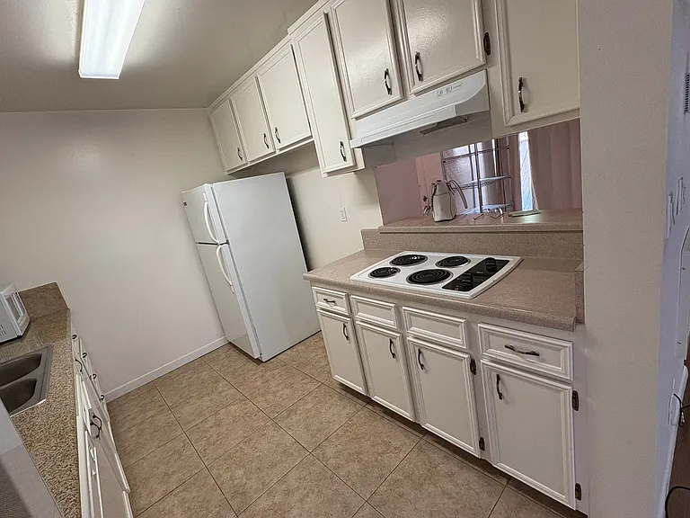 570 Peach St #26 — Photo 12