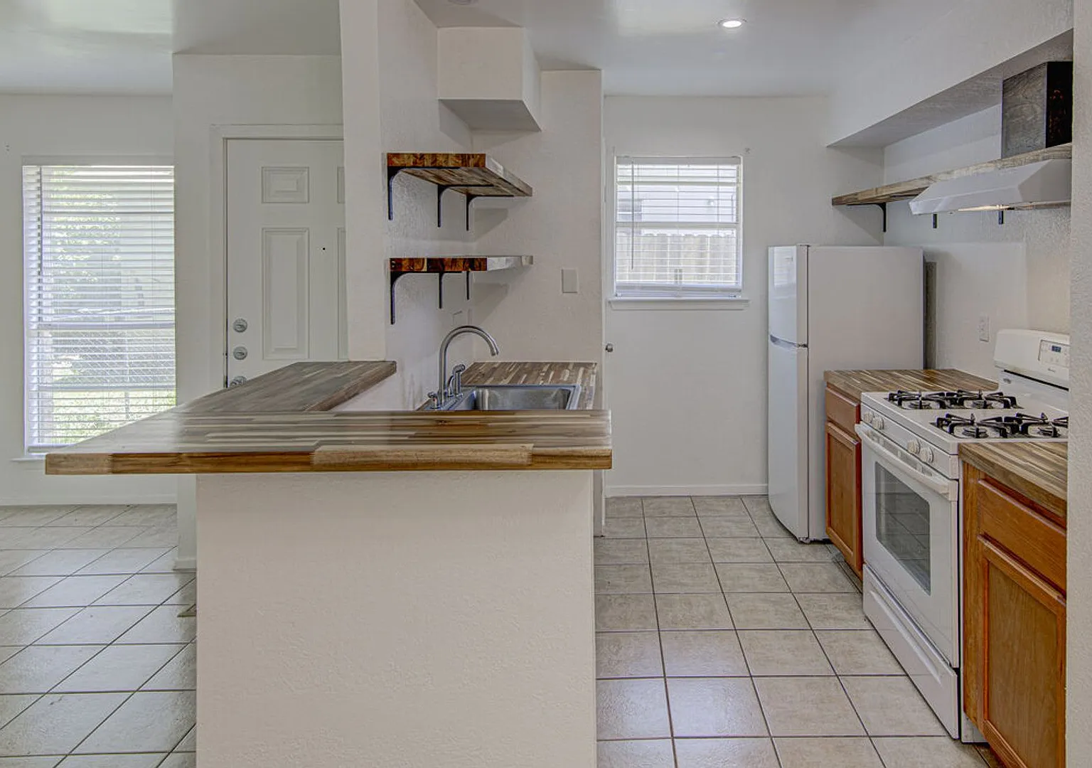805 Sirocco Dr — Photo 3