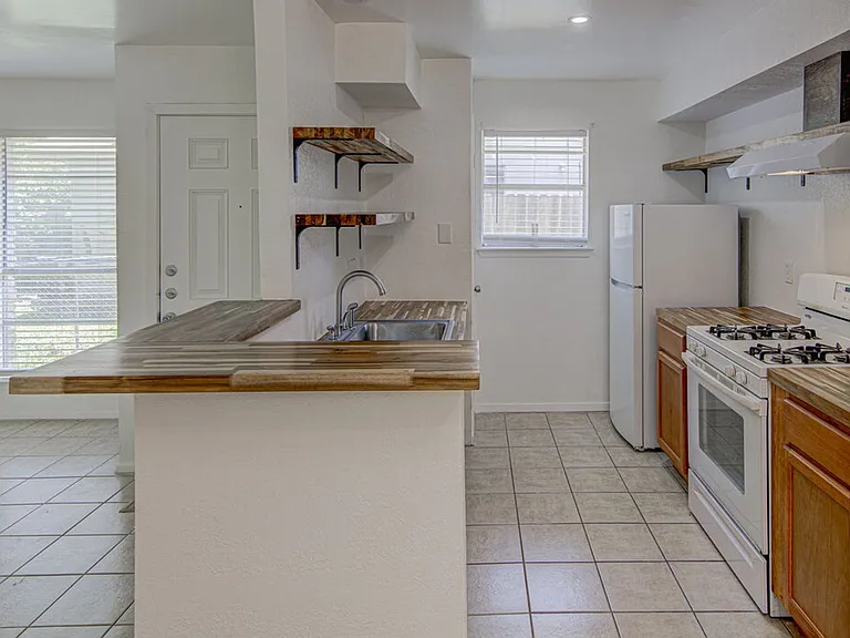 805 Sirocco Dr — Photo 3