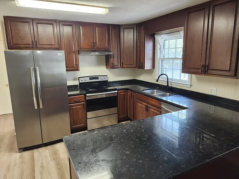 4901 Oriole Dr — Photo 2