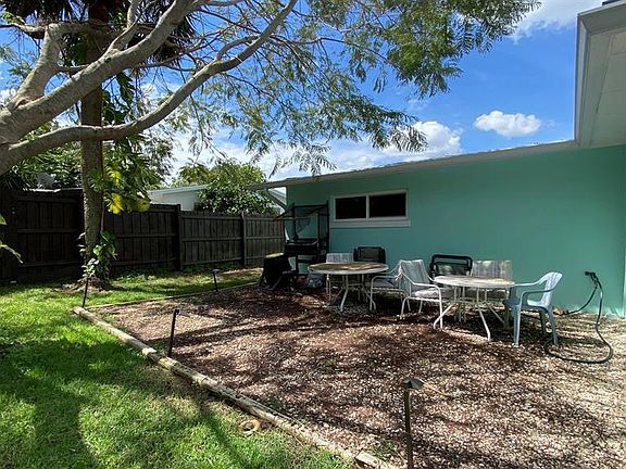 4th image of 3687 NE Jeannette Dr