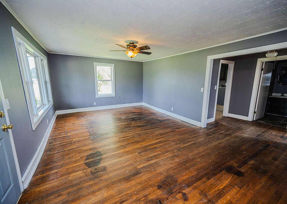 1st image of 829 Maple St