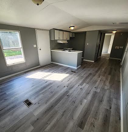 4th image of 100 Hidden Valley Dr #28