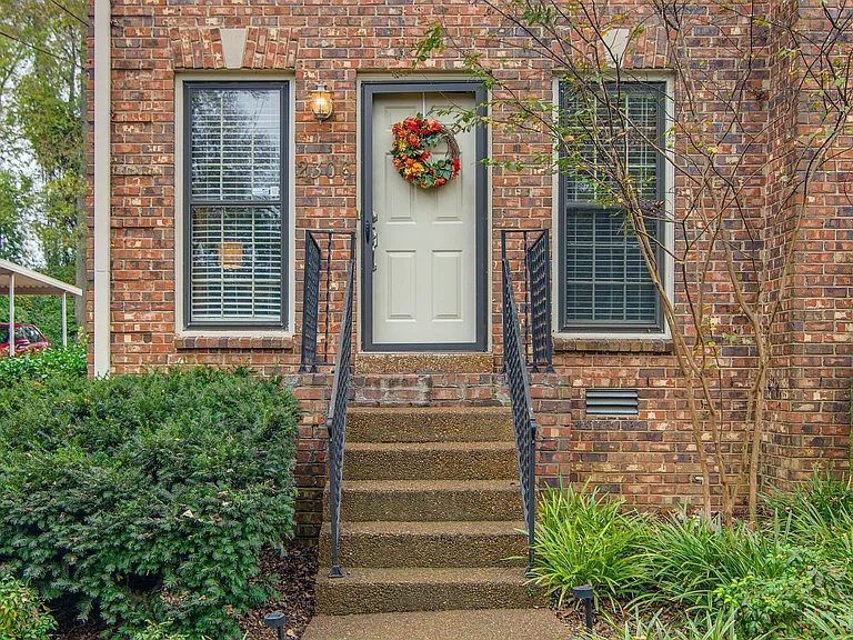 2306 Sharondale Dr — Photo 5