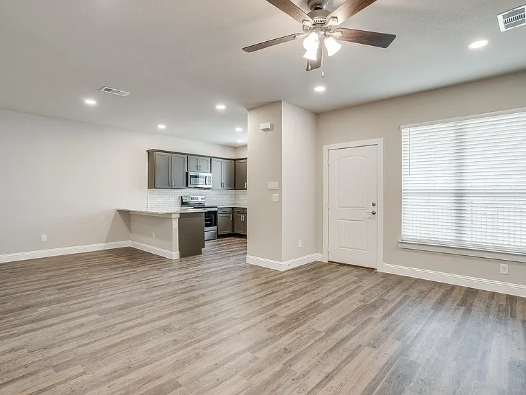 Stone Lake Townhomes — Photo 8
