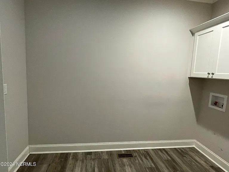 1267 Linden Rd — Photo 9