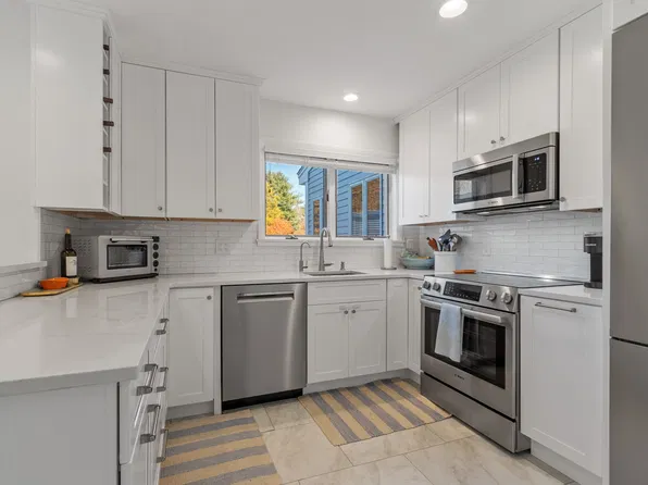 71 Wallis Rd APT 1, Rye, NH 03870
