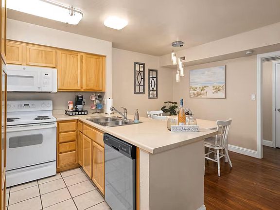 3rd image of 2881 Huntington Blvd APT 225