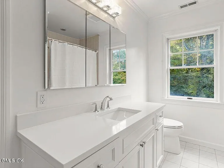 26 Round Hill Rd — Photo 22