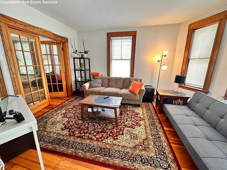 16 Middle St — Photo 3