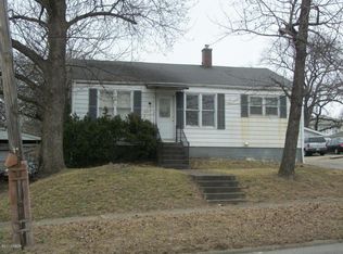 414 W Poplar St, Harrisburg, IL 62946