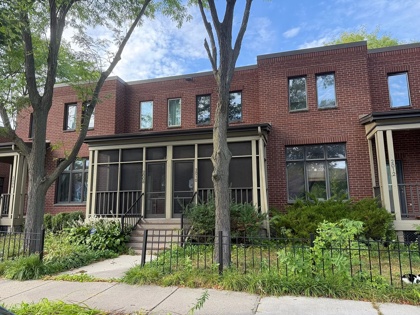 A Cozy City Retreat With Heated Parking — Photo 1