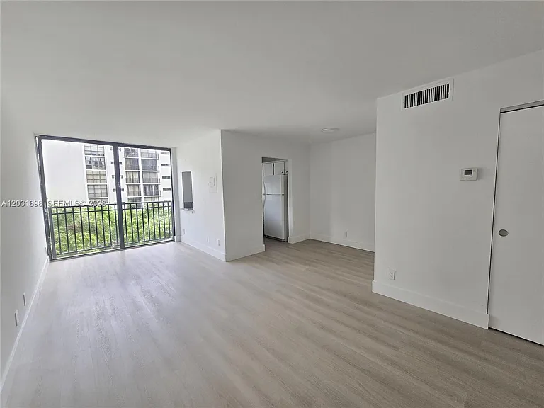 16919 N Bay Rd #517 — Photo 24