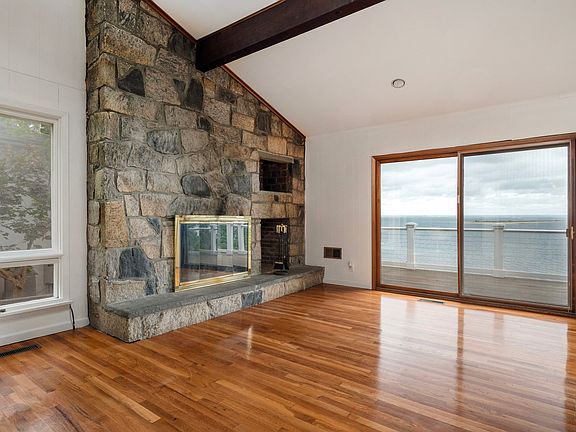 5th image of 98 Crescent Beach Dr
