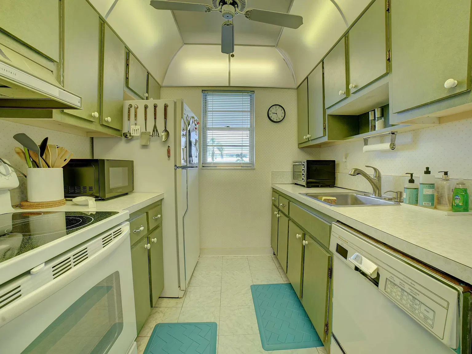 2 bed, 2.0 bath, 962 sqft, $2,400 — Photo 4