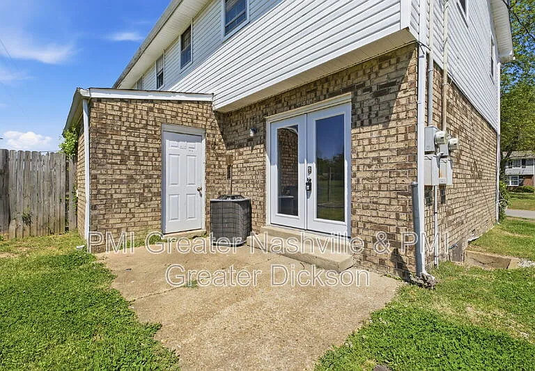 741 McPherson Dr — Photo 19