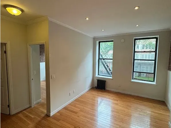 239 Henry St APT 2A, New York, NY 10002