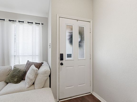 5th image of 10618 Lone Pine Ln