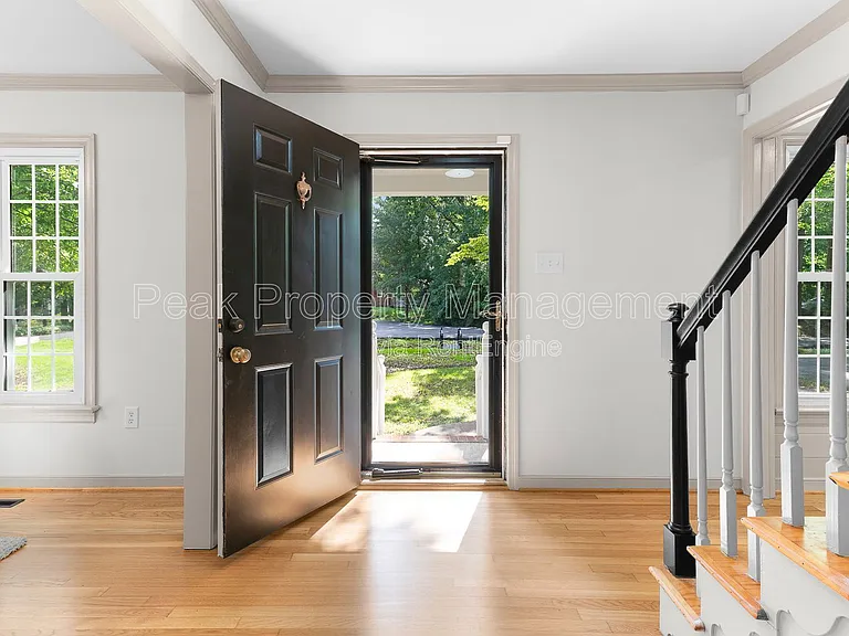 504 Winamack Ct — Photo 4