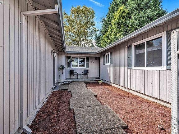 4th image of 1207 NE 10th Ave