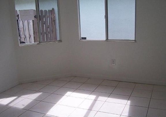 4th image of 1328 E Glen Oak Rd