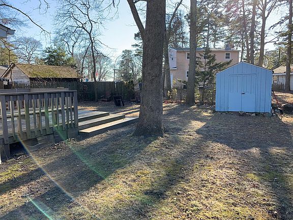 3rd image of 210 Swan Blvd