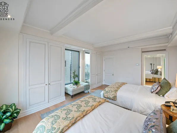 160 Central Park South image 8 of 14