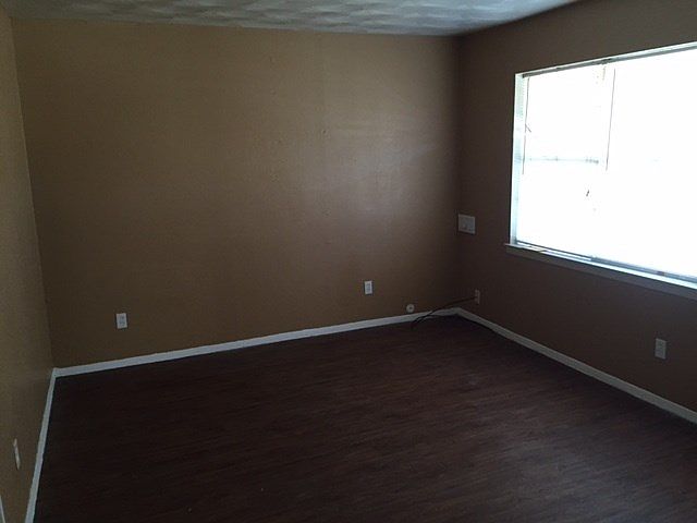 2nd image of 1400 Rusk Dr