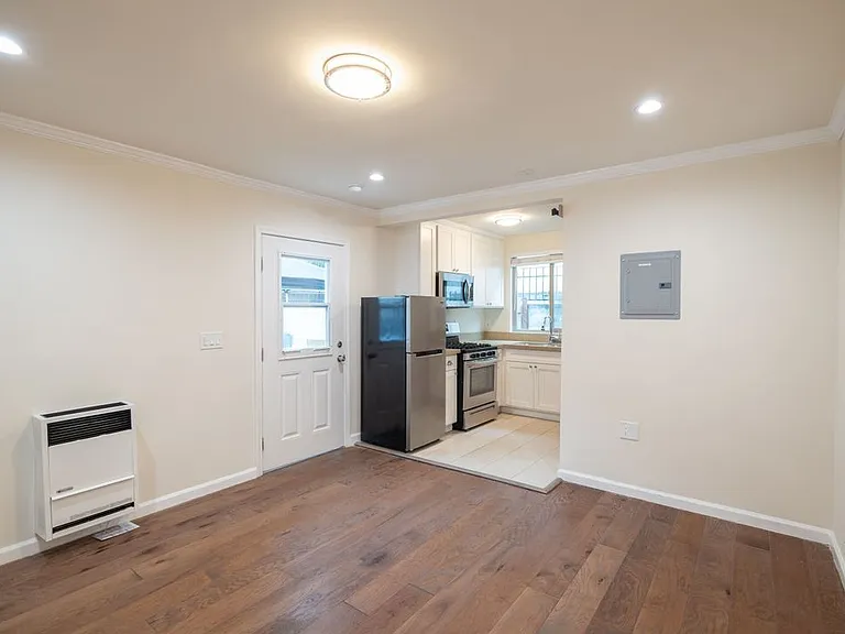 1222 W 39th St #16 — Photo 13