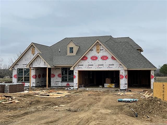 2nd image of 2101 S Osage Ave