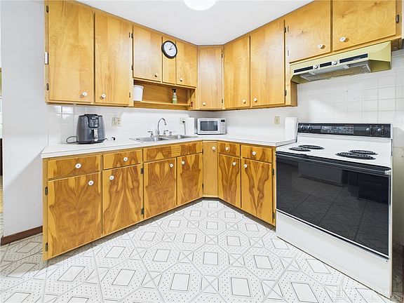 5th image of 316 Victoria Dr